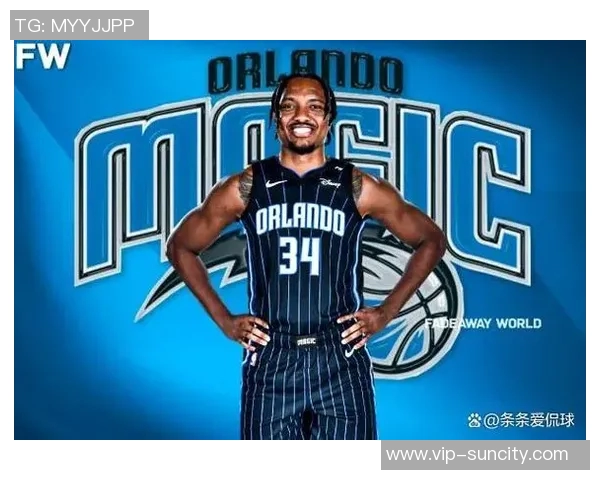 身材高挑的里斯身穿尼克斯配色大衣观战NBA绯闻男友小卡特为魔术出战