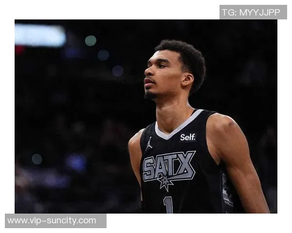 文班亚马上半场表现亮眼9投4中贡献10分5篮板1盖帽