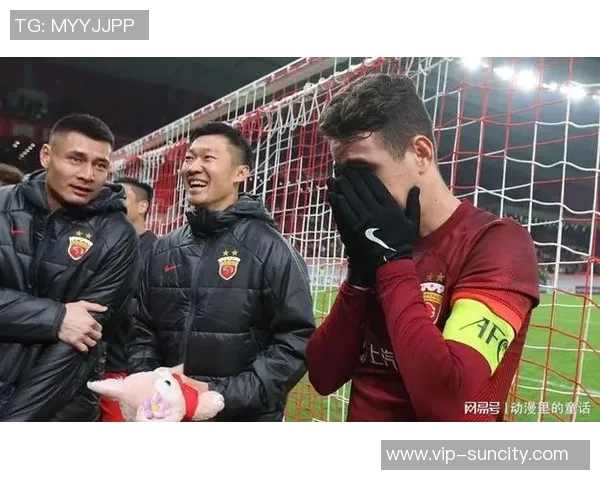 杜佳32岁在海港五季出场仅45分钟却收获三冠一杯的传奇故事